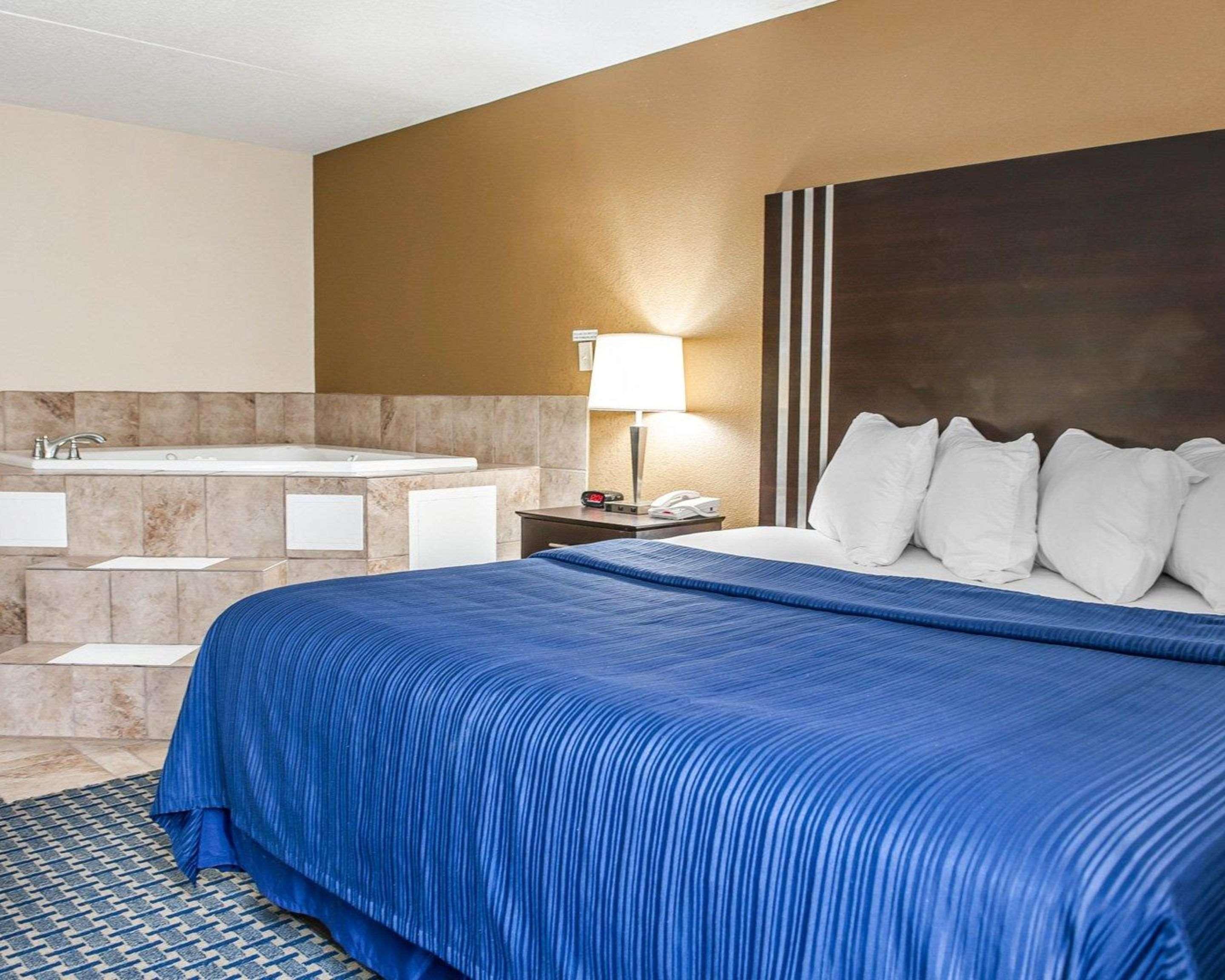 Quality Inn Terre Haute University Area Eksteriør billede